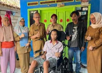 Bahagianya Engkai Dapat Kursi Roda dari Pemkab Bekasi