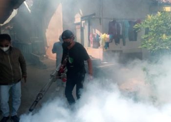 Puskesmas Kedungwaringin Fogging ke Rumah Warga