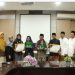 DLH berikan Piala Pemenang Sekolah Adiwiyata