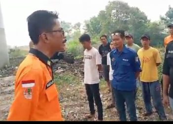 UPTD Wilayah II Bersihkan Sampah di Kolong Tol