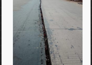 Ruas Jalan Raya Nausan Terbelah Dua