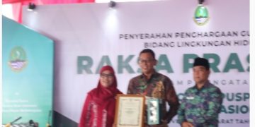 Kado Manis Akhir Tahun, Dinas LH Kabupaten Bekasi Sabet Penghargaan Raksa Prasada