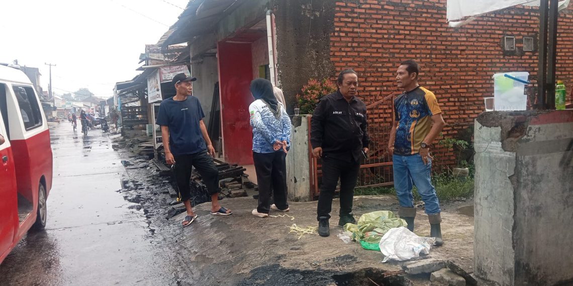 Gerak Cepat Aparat Desa, Pemdes Karang Rahayu Antisipasi Banjir Lewat Kerja Bakti Massal