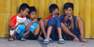 Pemerintah Batasi Akses Tik Tok dan Roblox Bagi Anak-Anak