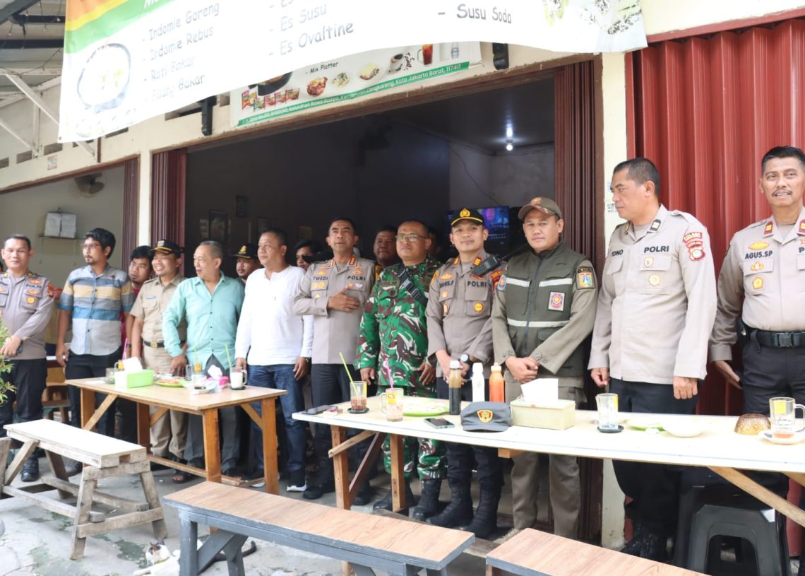 Kapolres Metro Jakarta Barat Serap Aspirasi Warga Lewat Program “Jaga Jakarta + Jayakarta On The Spot” di Cengkareng