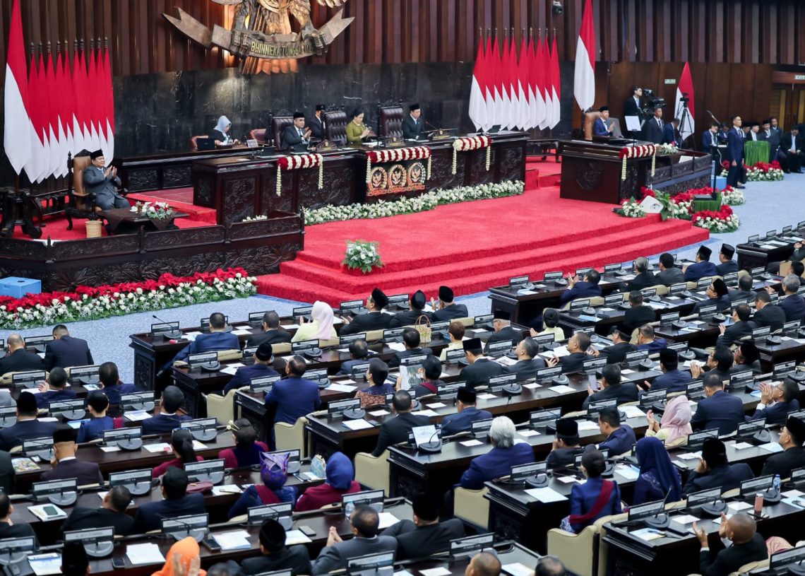 Reformasi BUMN merupakan langkah yang berani dan penting karena terlalu banyak perusahaan negara yang tidak produktif justru dapat membebani keuangan negara.