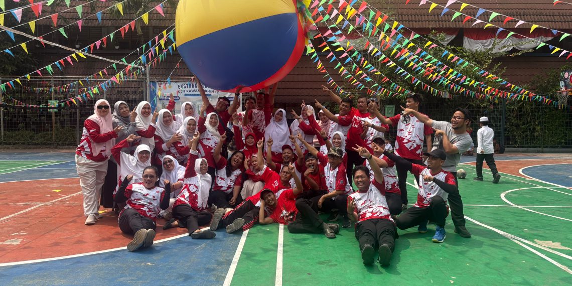 Semarak HUT ke-81 RI, Kepala Sekolah, Guru dan Karyawan SDN Rawamangun 12 Pagi Kompak Ikuti Lomba
