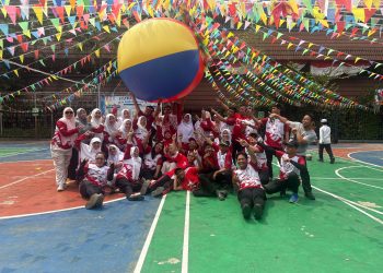 Semarak HUT ke-81 RI, Kepala Sekolah, Guru dan Karyawan SDN Rawamangun 12 Pagi Kompak Ikuti Lomba