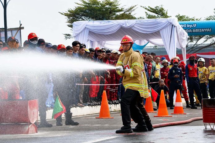 Tingkatkan Kompetensi dan Kesiapsiagaan, Disdamkar Kabupaten Bekasi Gelar Fire Fighter Skills Competition Bagi Kalangan Industri